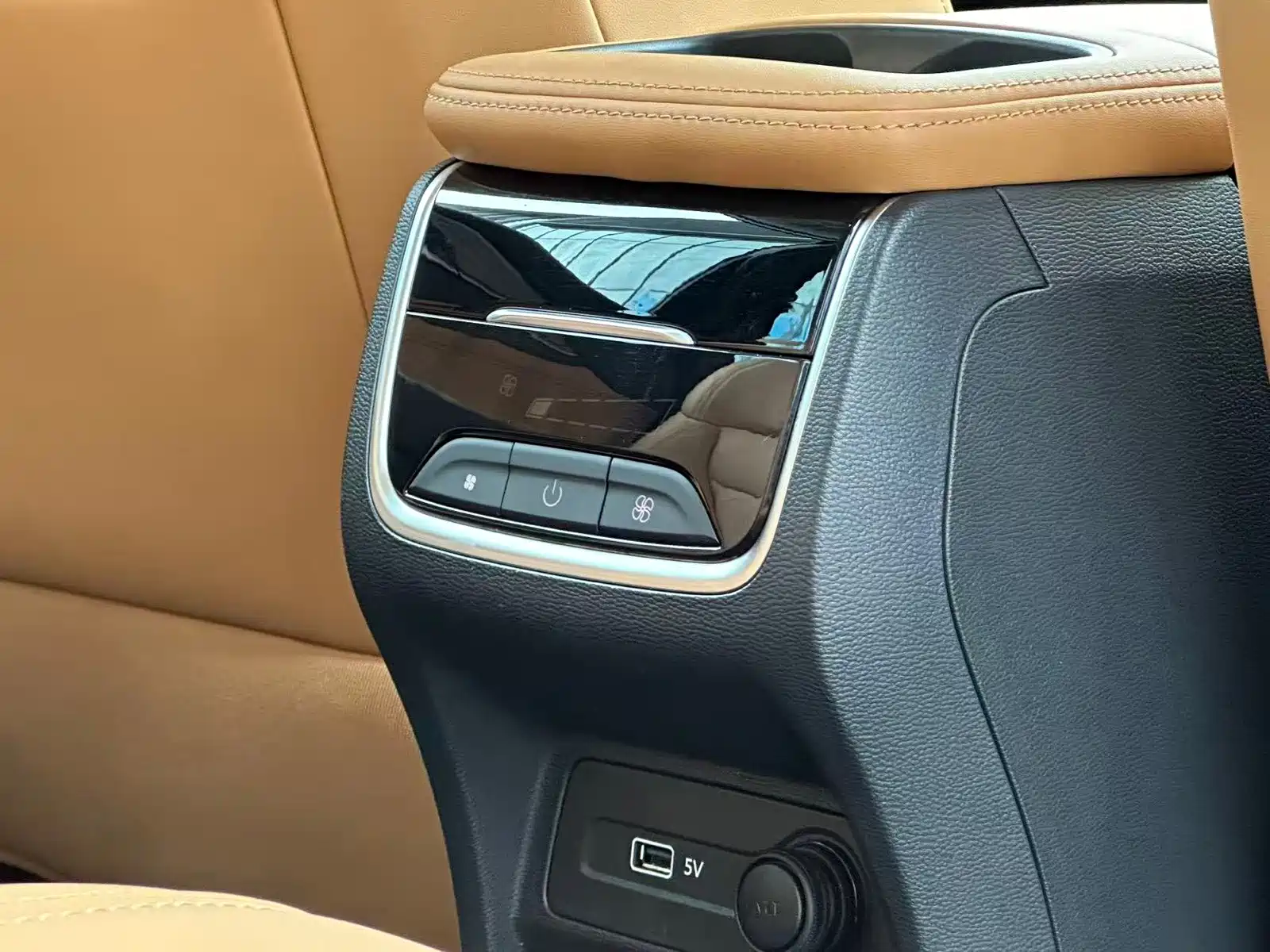 Фото 31 - Maxus Maxus G50 PHEV