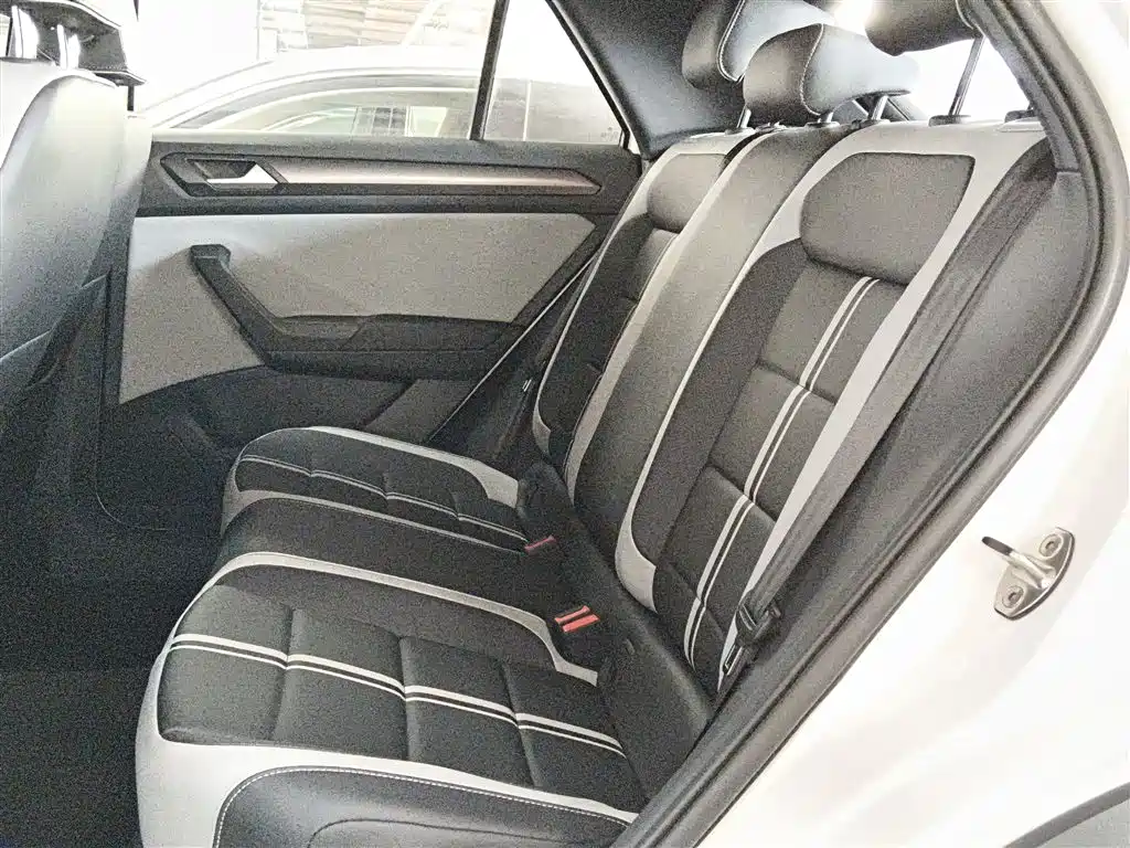 Volkswagen T-ROC 2025 Facelift 300TSI DSG 2WD Dawn Edition фото 13