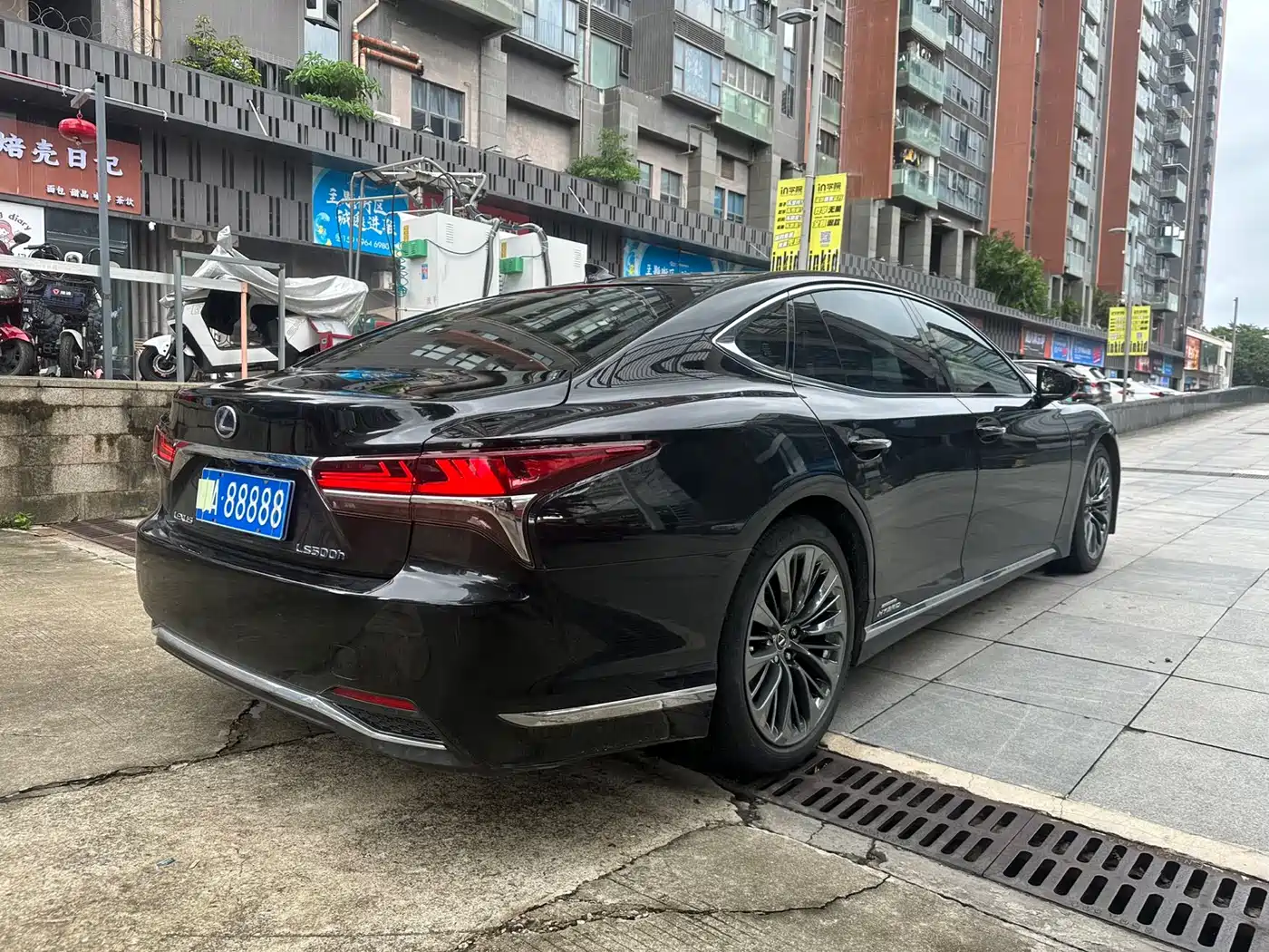 Lexus LS 2018 500h Executive Edition China V фото 9