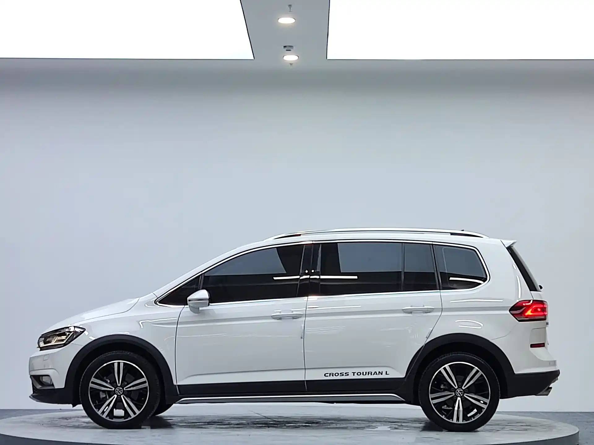 Photo 5 - Volkswagen Touran