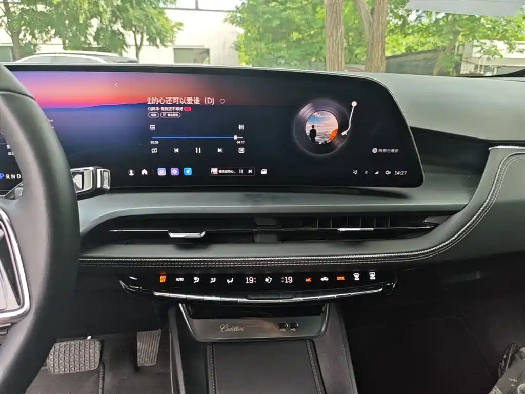Cadillac GT4 2023 25T Luxury Edition фото 20