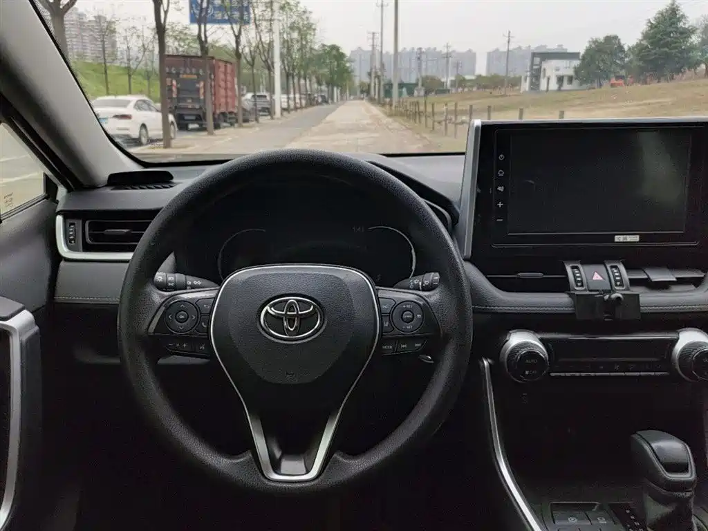 Toyota RAV4 Rongfang 2020 Hybrid 2.5L E-CVT 2WD Elite Edition фото 7