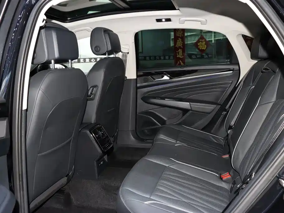 Volkswagen Passat 2023 Facelift 330TSI Luxury Edition фото 11