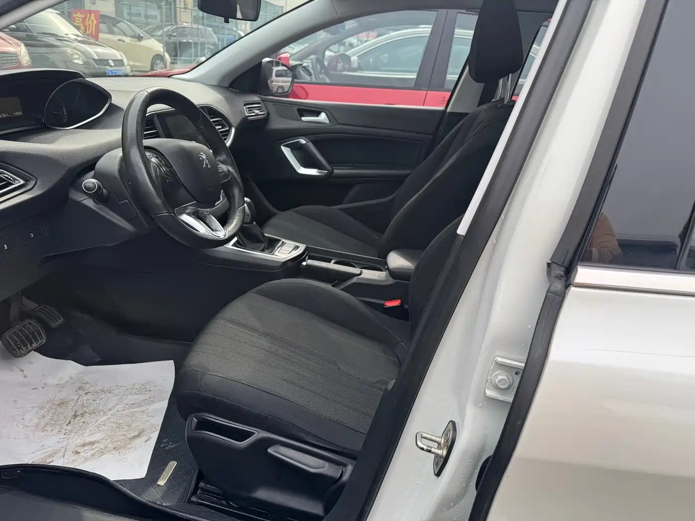 Peugeot 308S 2015 1.2T Auto Dynamic Edition фото 4