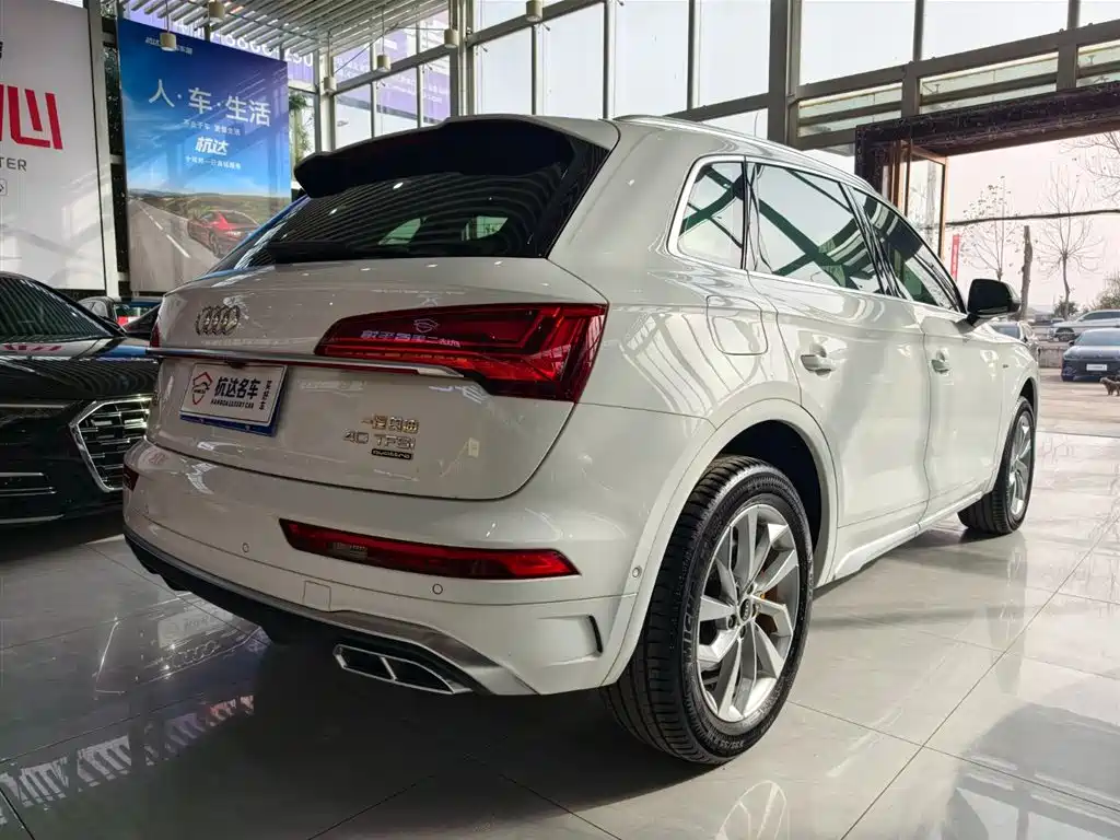 Audi Q5L 2023 40T Luxury Dynamic фото 6