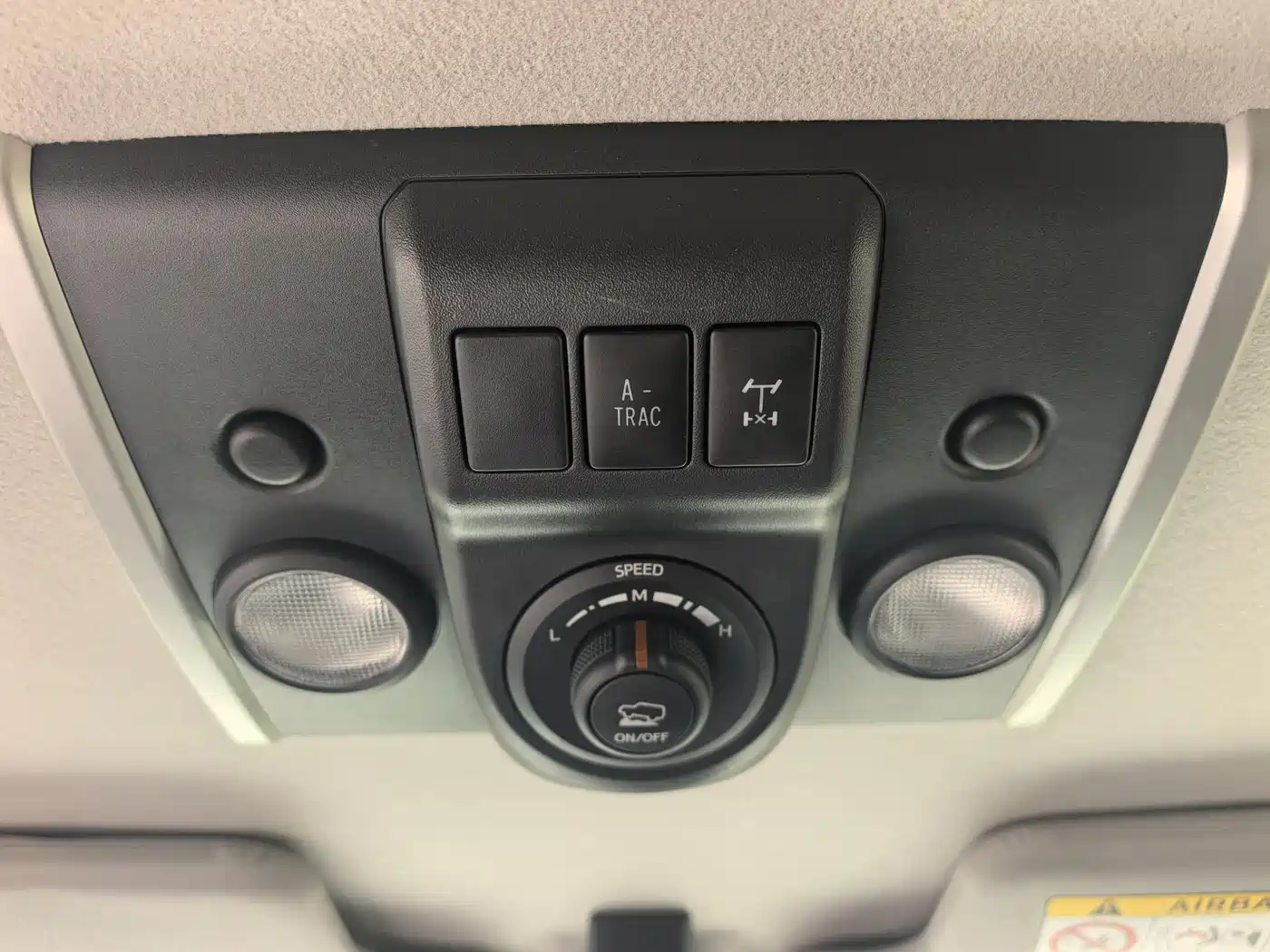 Toyota FJ Cruiser 2013 4.0L фото 17