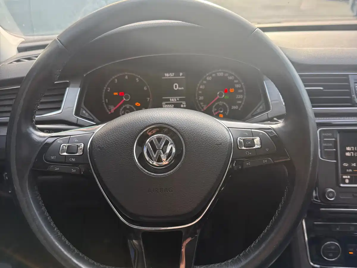 Volkswagen Passat 2017 330TSI DSG Prestige фото 11