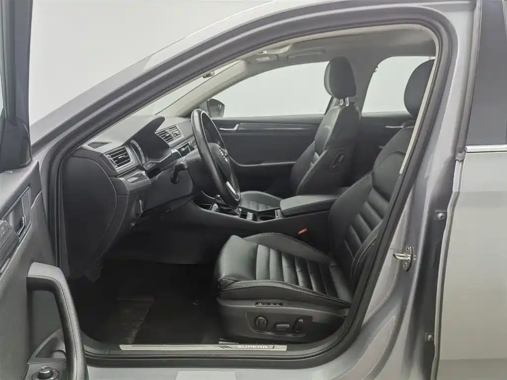 Škoda Superb 2018 TSI330 DSG Luxury Edition China V фото 10