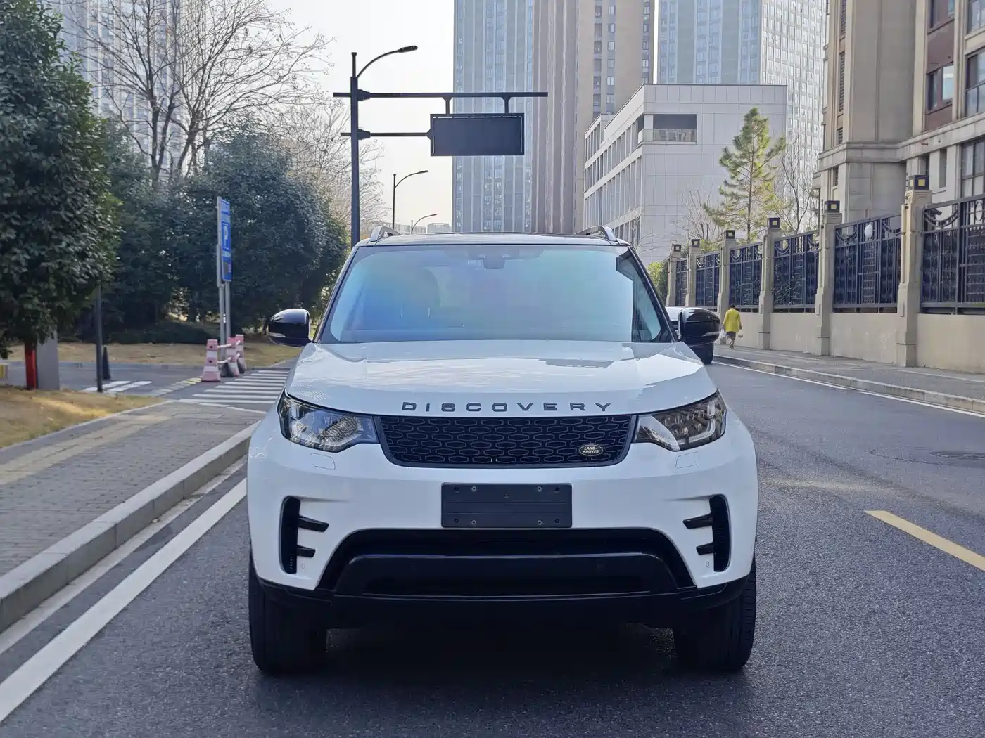 Land Rover Discovery 2019 3.0 SC V6 SE фото 2