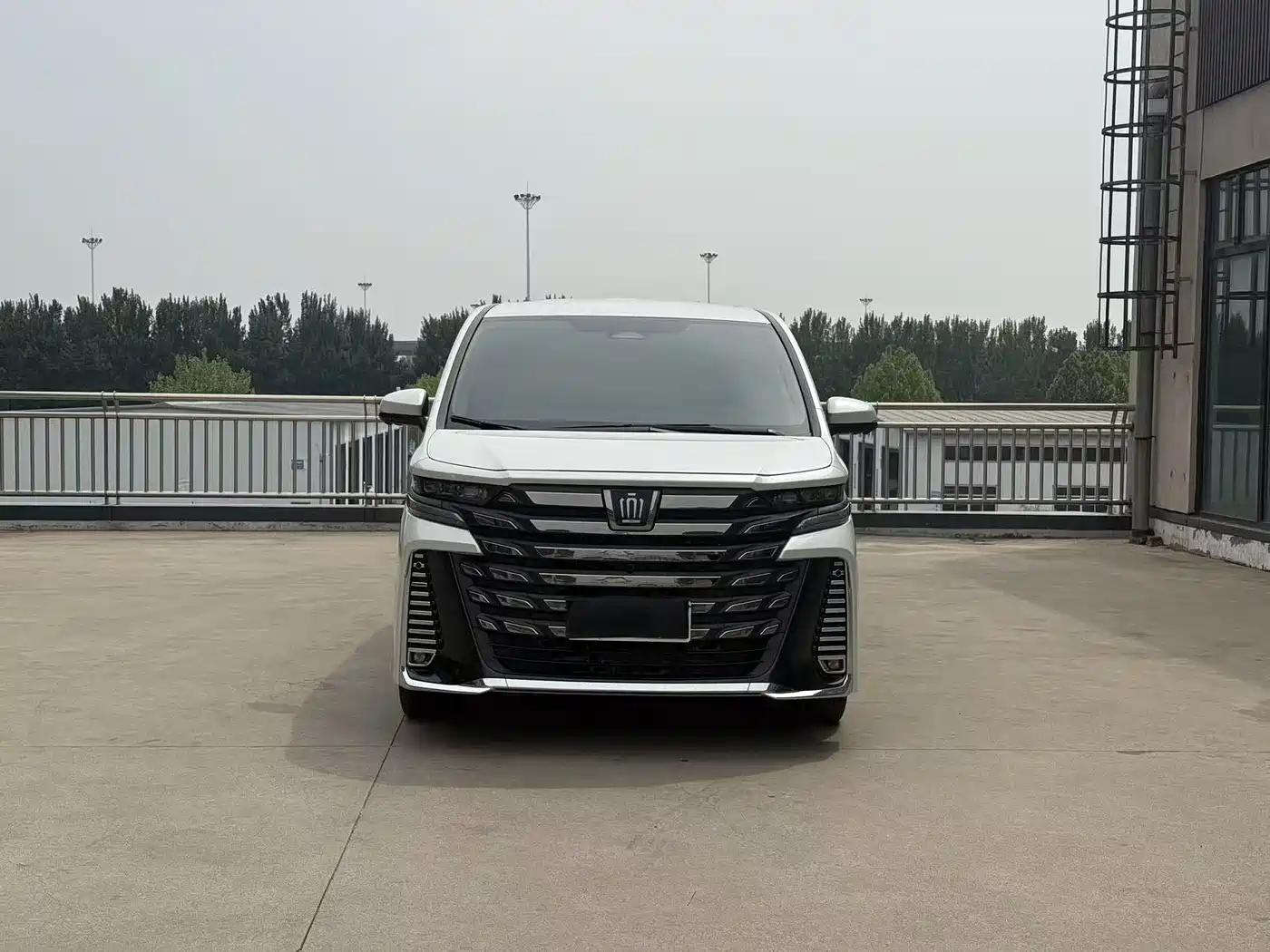 Toyota Vellfire 2024 Crown Hybrid 2.5L Executive Premium Edition фото 2