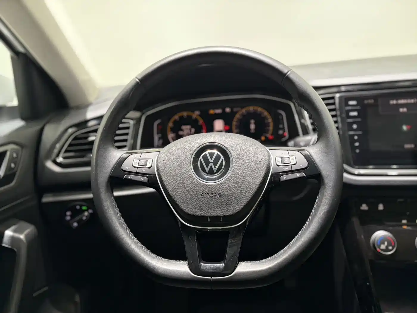 Фото 9 - Volkswagen T-ROC