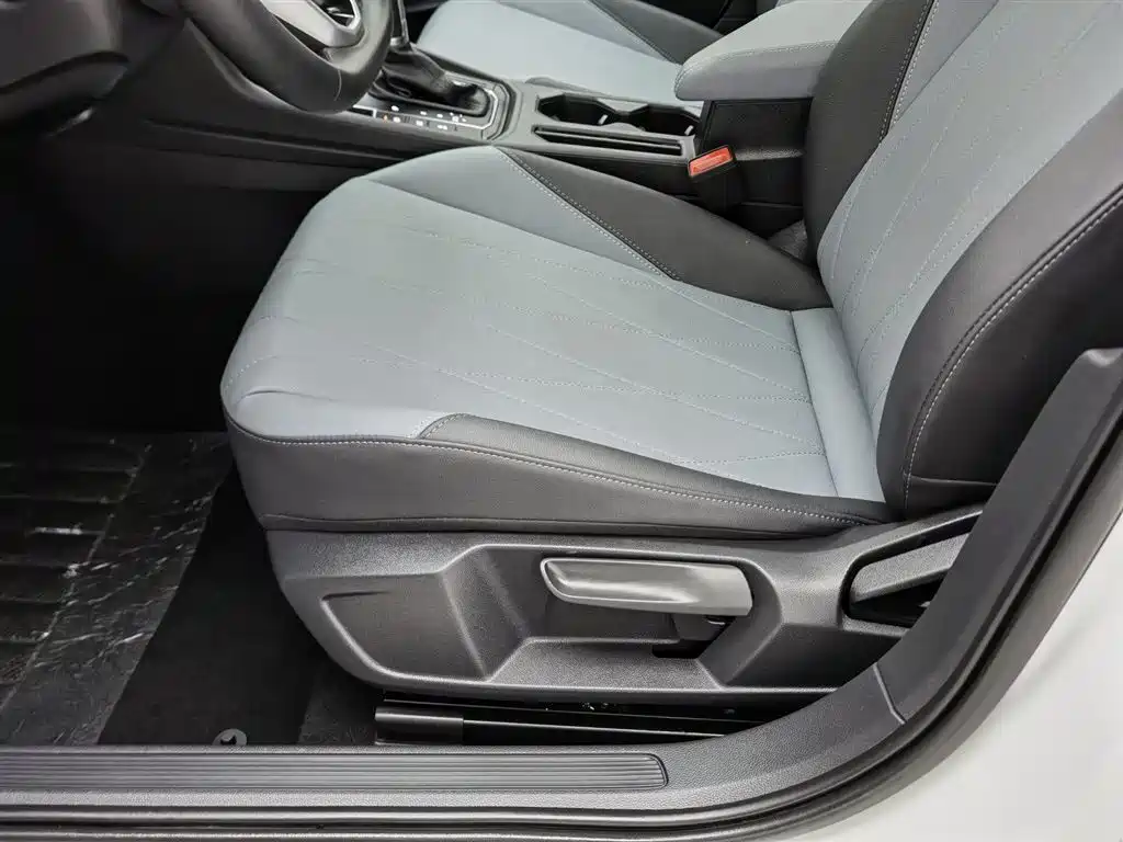 Volkswagen Lavida 2023 1.5L Auto Five Million Edition фото 20