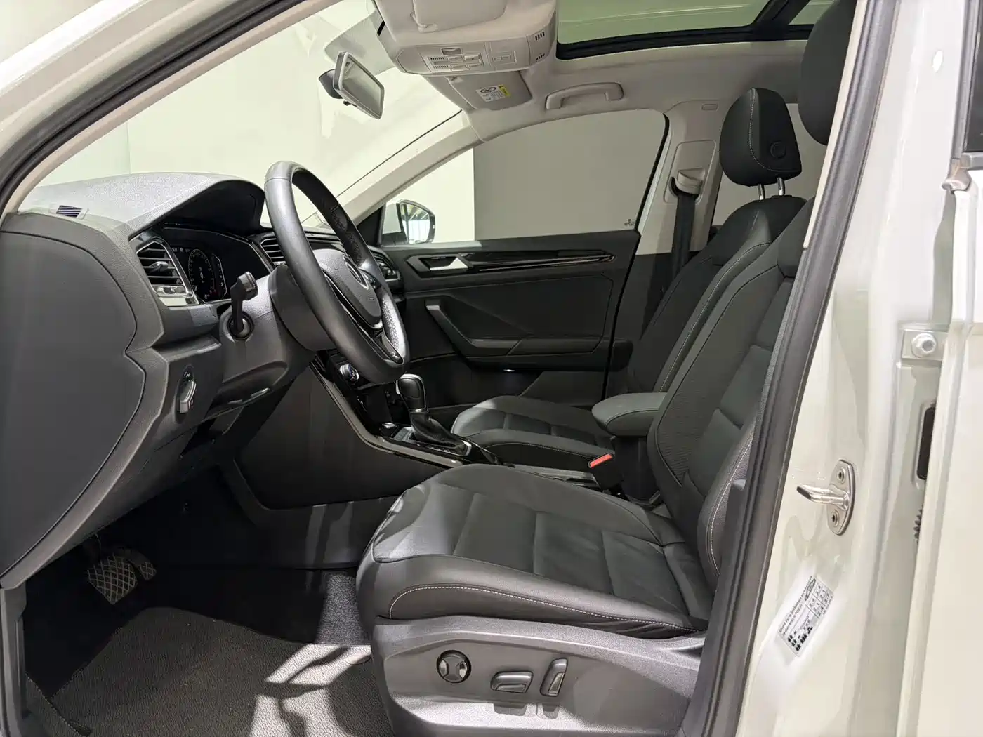 Фото 12 - Volkswagen T-ROC