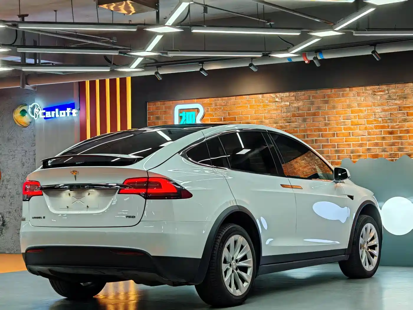 TESLA MODEL X