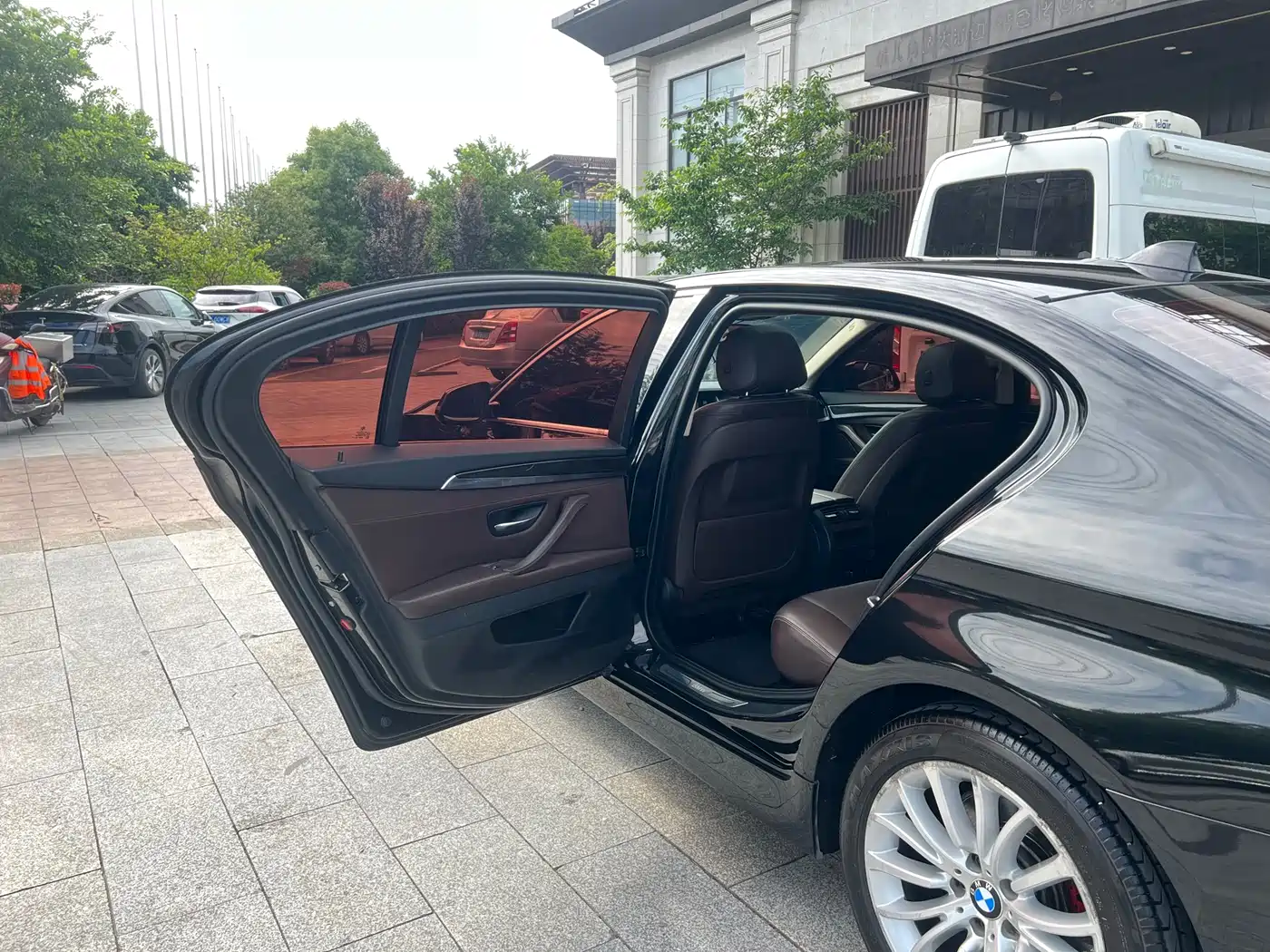 BMW 5 Series 2014 525Li Luxury Design Package фото 11