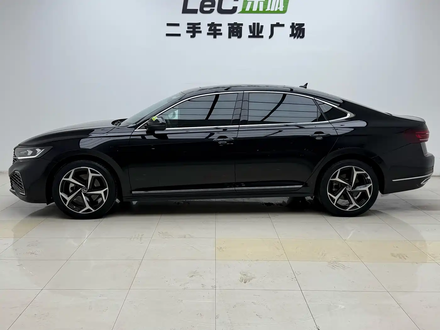 Volkswagen Passat 2023 330TSI Starlight Elite Edition фото 4