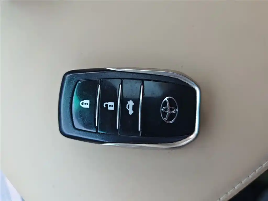 Toyota Reiz 2013 2.5V Premium Edition фото 9