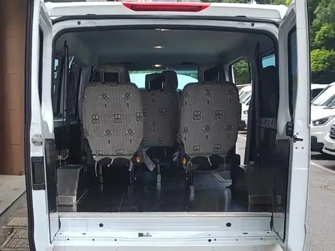 Jiangling JMC Fushun 2025 2025 Model 2.0T 6MT Diesel Medium Wheelbase Low Roof Commercial MPV 5/6 Seats