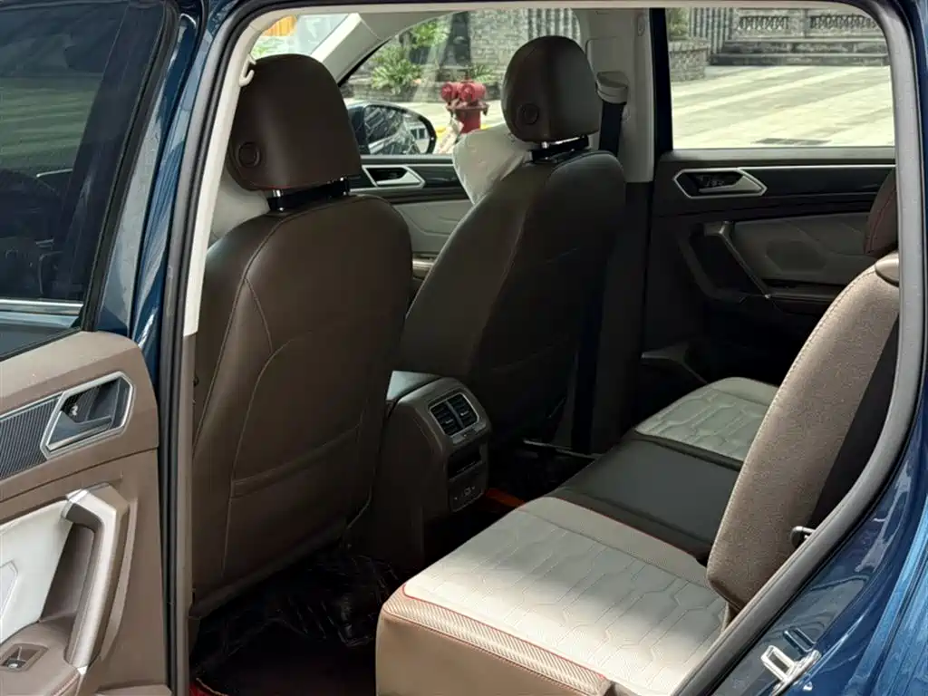 Volkswagen Tiguan L 2023 380TSI 4WD R-Line Flagship 7-seater фото 14