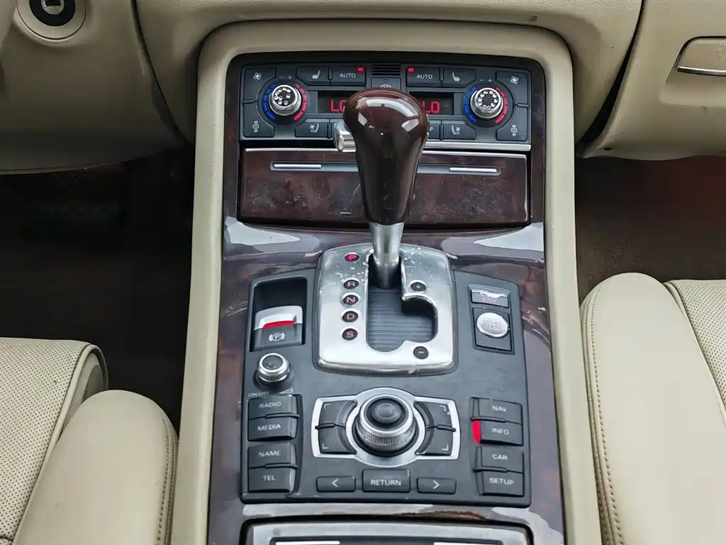 Audi A8 2008 A8L 3.2 FSI Standard фото 13