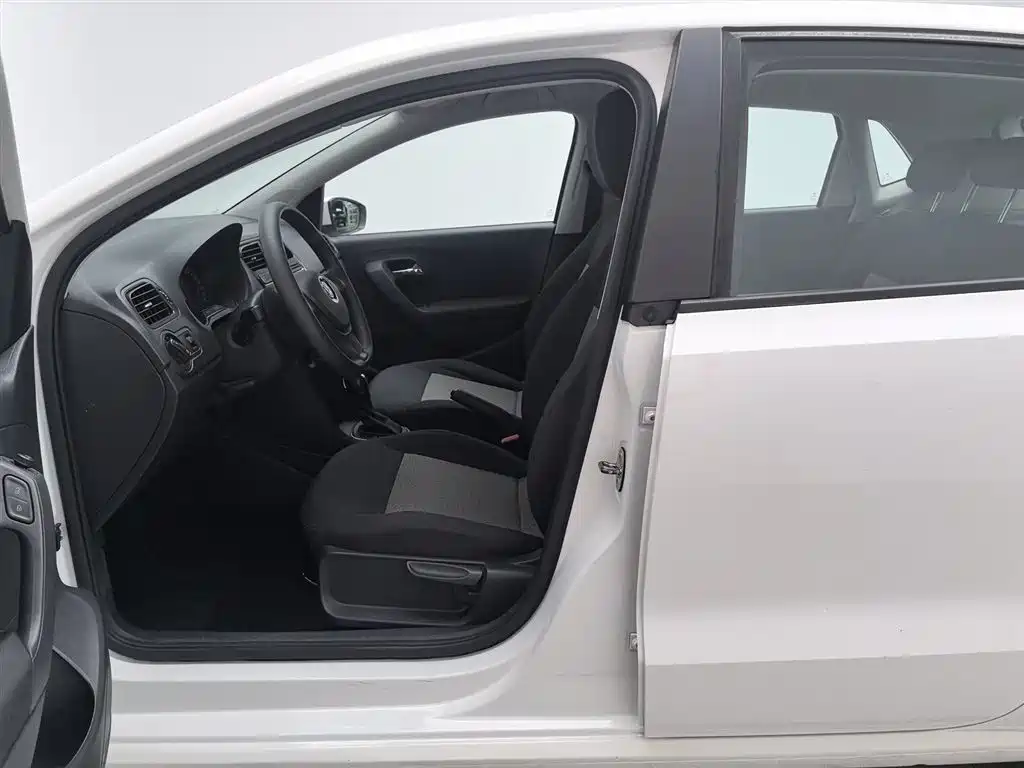 Volkswagen Polo 2018 1.5L Auto Safe Drive фото 10