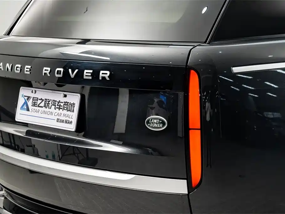 Land Rover Range Rover 2024 3.0 L6 400PS Genesis Extended фото 8