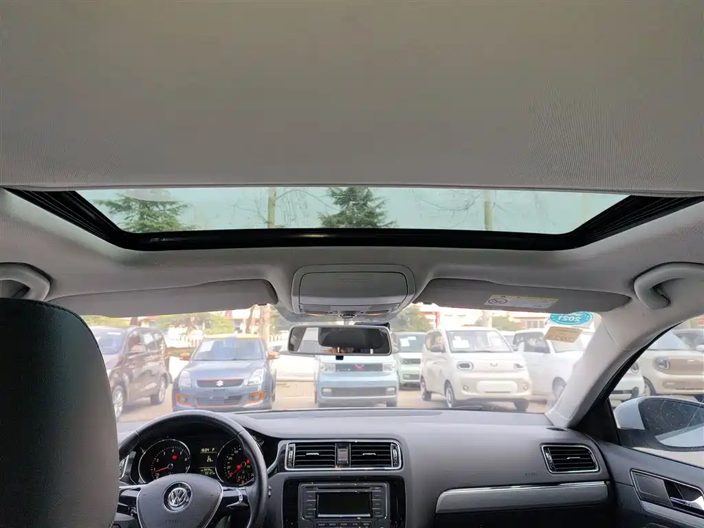 Volkswagen Sagitar 2015 230TSI Automatic Comfort фото 18