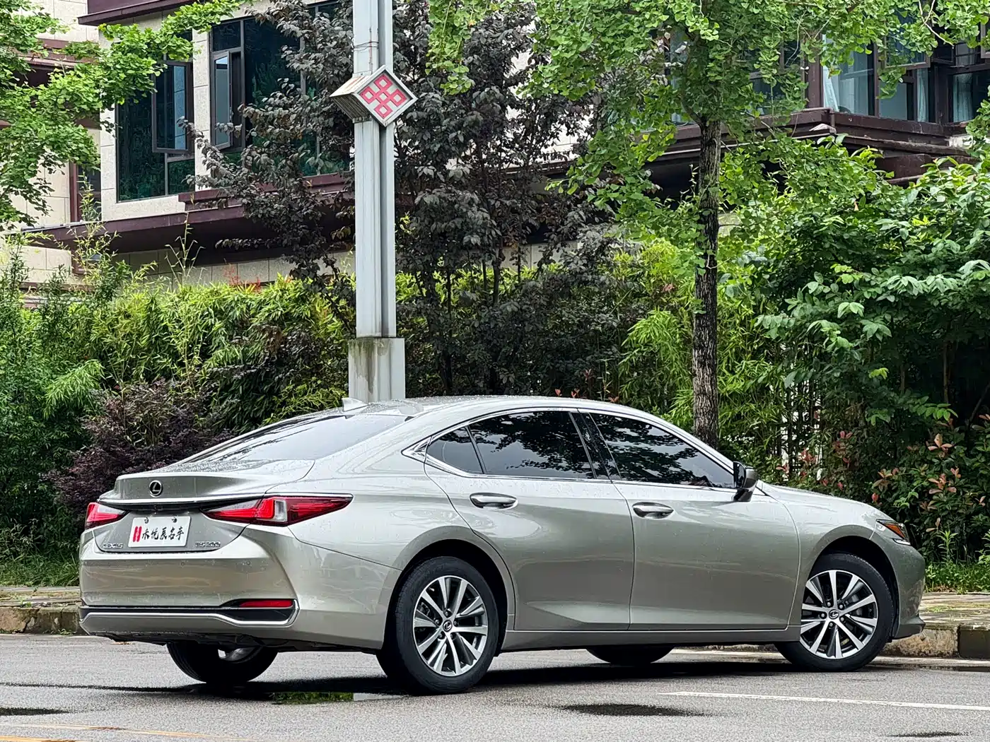 Lexus ES 2021 200 Excellence Edition фото 12