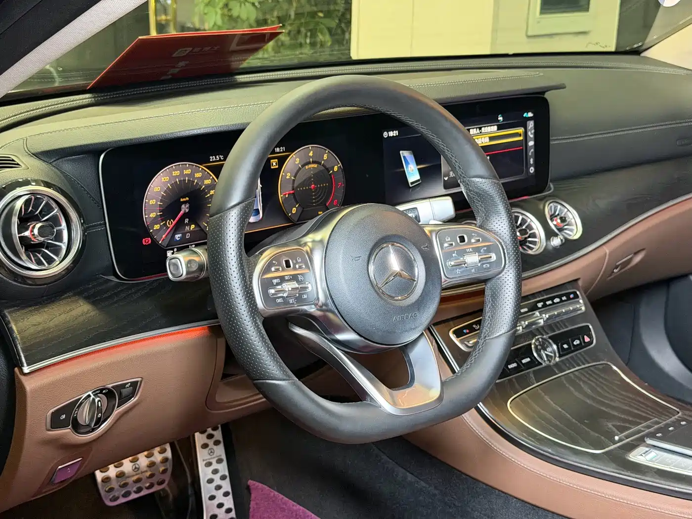 Фото 8 - Mercedes-Benz E-Class