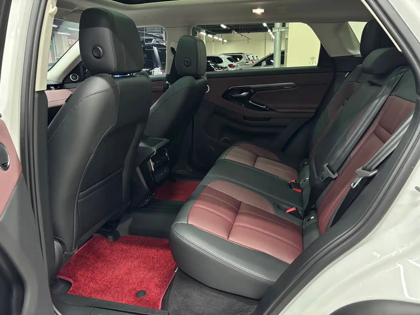 Land Rover Range Rover Evoque 2022 Range Rover Evoque L 249PS R-Dynamic Luxury Edition фото 14