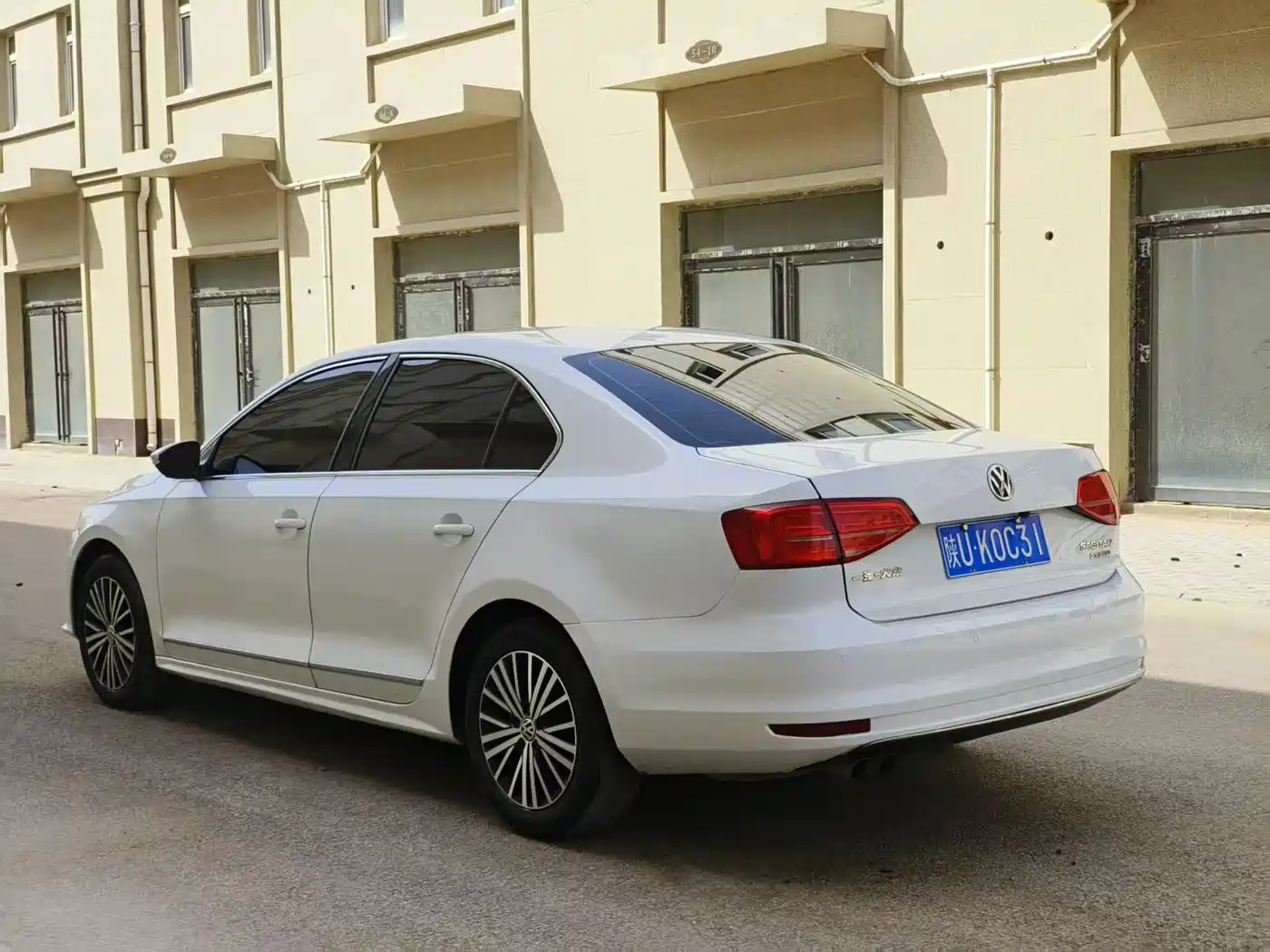 Volkswagen Sagitar 2017 230TSI Automatic Luxury фото 9