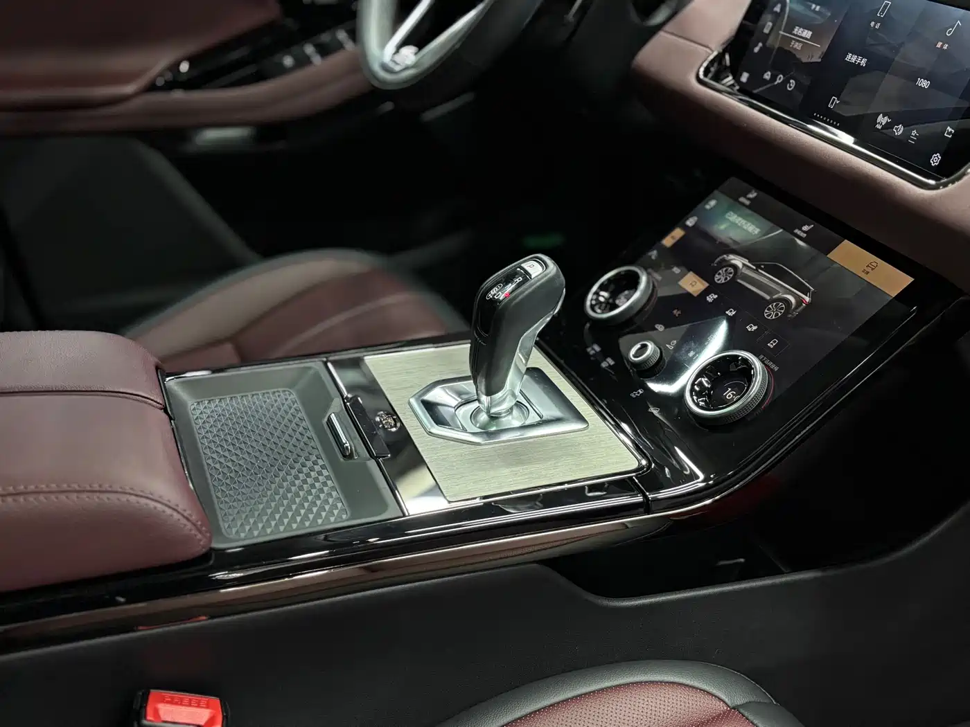 Land Rover Range Rover Evoque 2022 Range Rover Evoque L 249PS R-Dynamic Luxury Edition фото 21