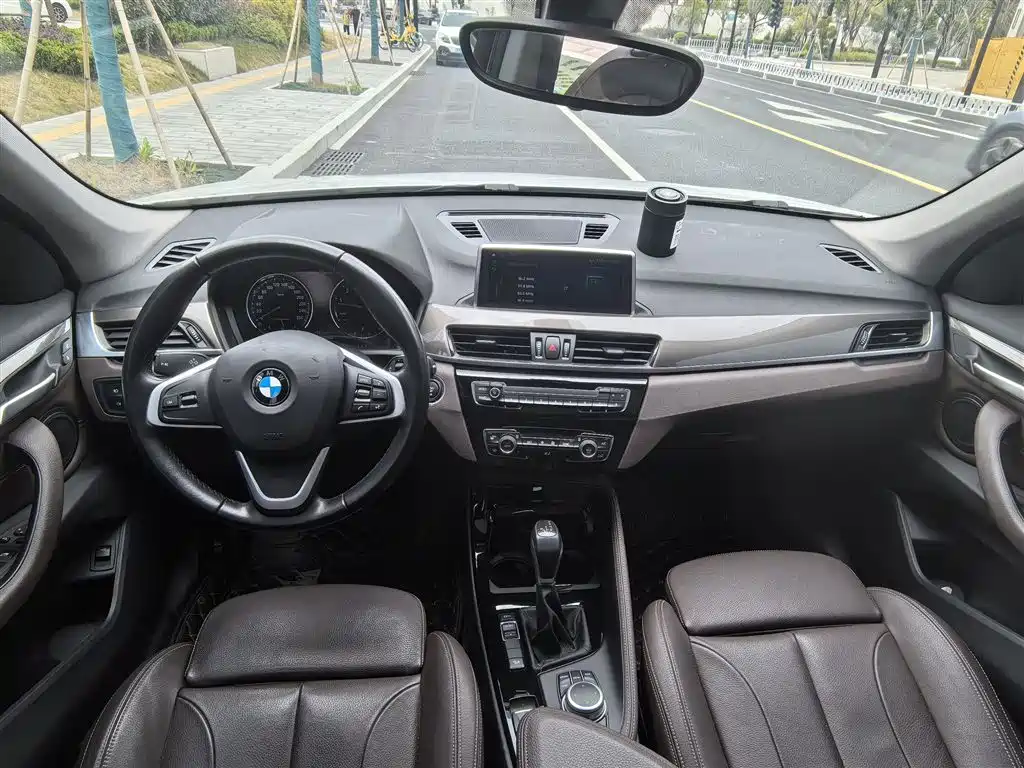 BMW X1 2019 xDrive20Li Premium Model фото 18