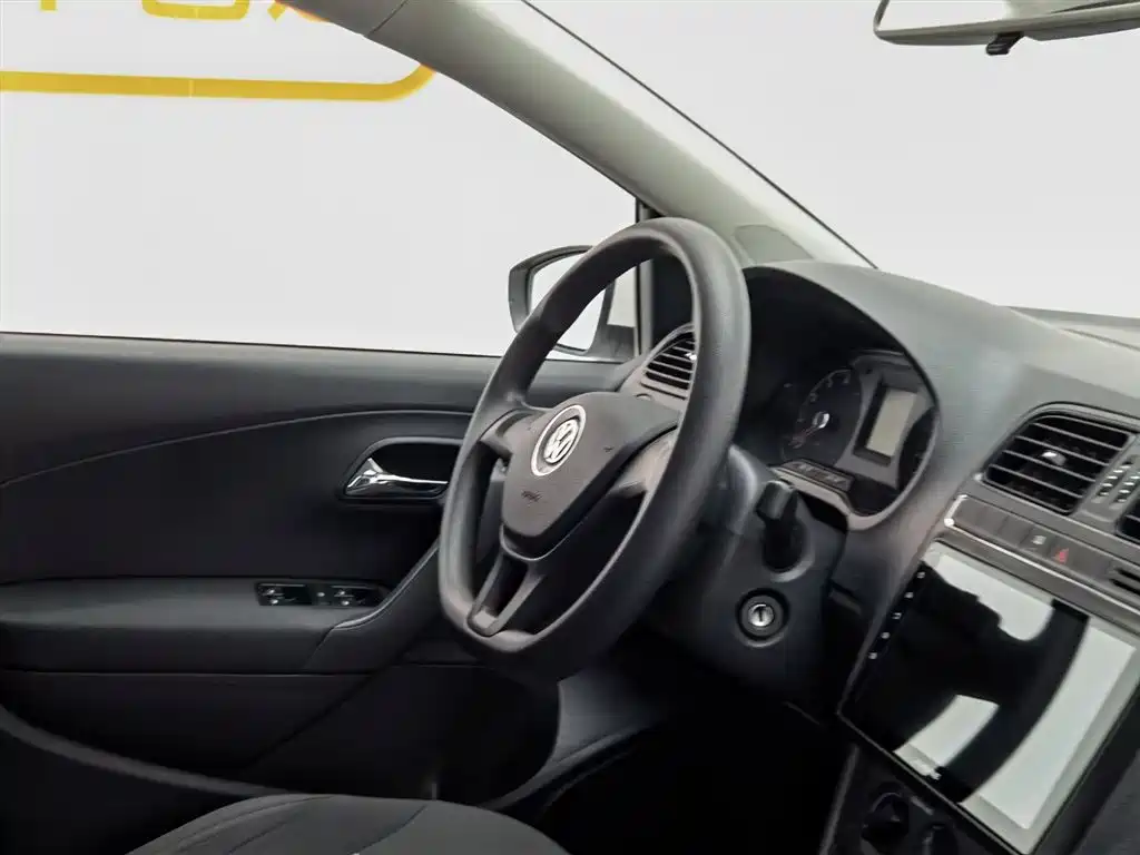 Volkswagen Polo 2016 1.4L Automatic Trend фото 22