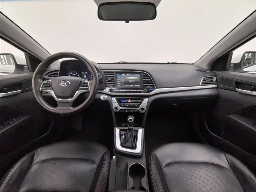 Hyundai Elantra 2018 1.6L Automatic 15th Anniversary Special Edition фото 5