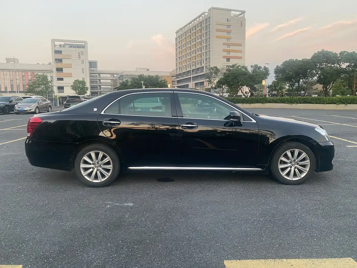 Toyota Crown 2010 2.5L Royal Leather Edition фото 7