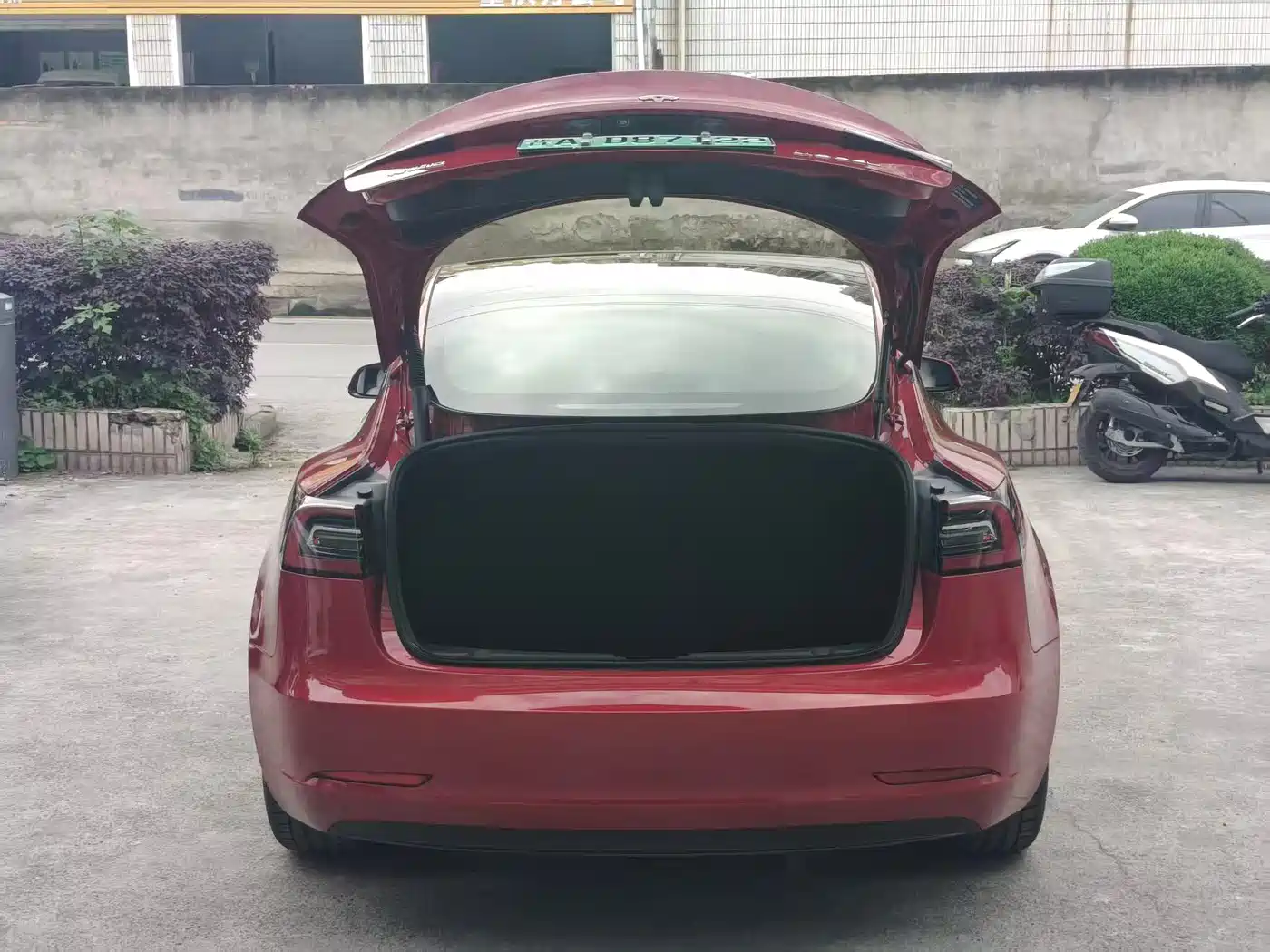 TESLA MODEL 3