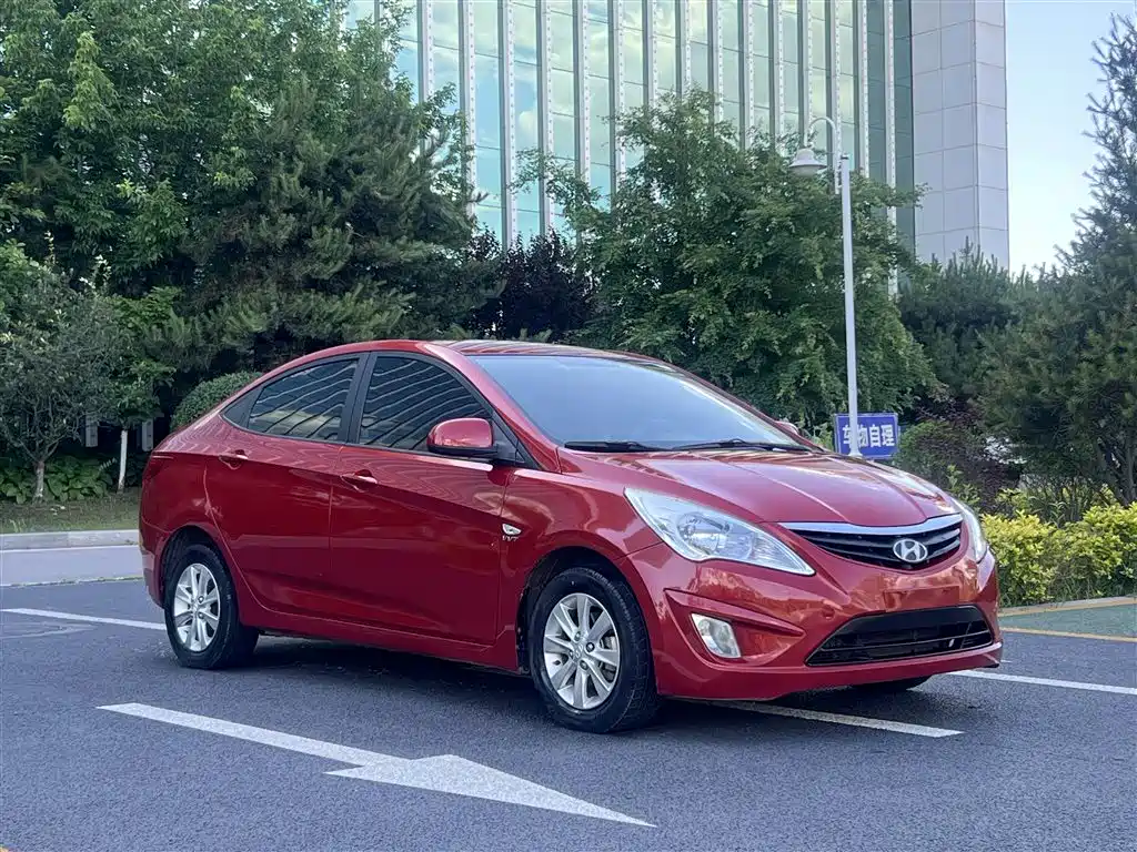 Hyundai Verna 2010 Sedan 1.4L Manual Comfort GS