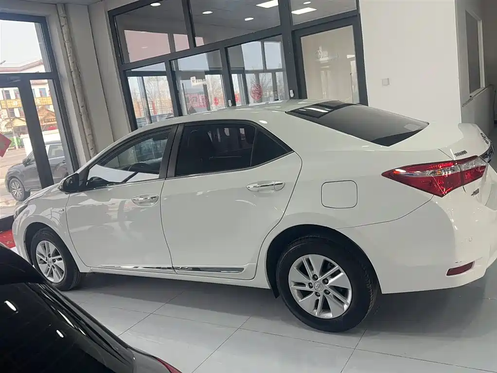Toyota Corolla 2014 1.6L CVT GL-i фото 7