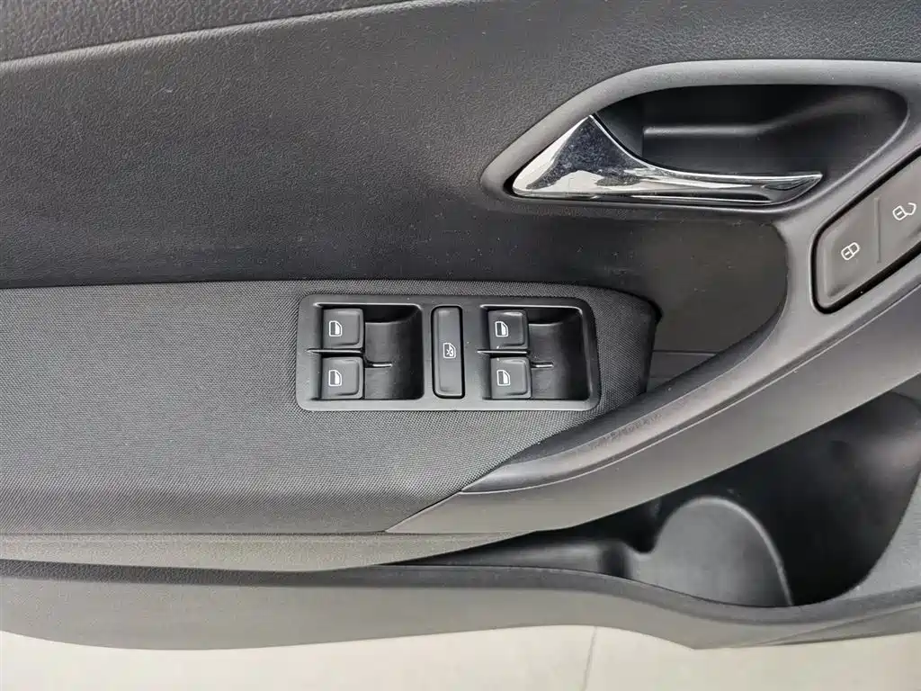 Volkswagen Polo 2016 1.4L Automatic Trend фото 9