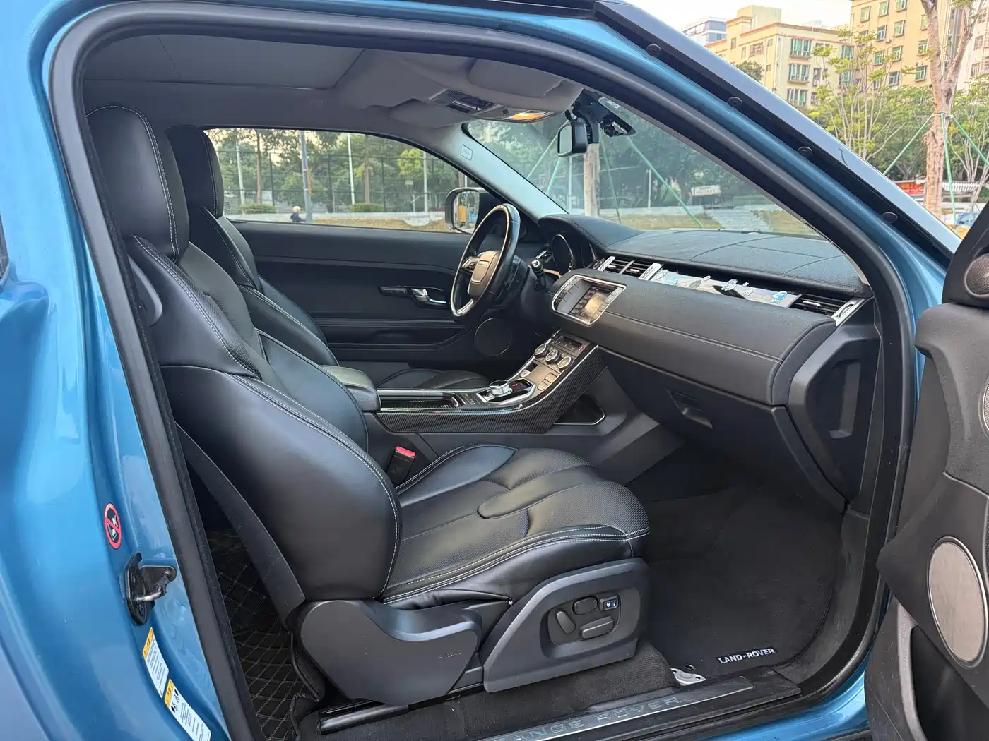 Land Rover Range Rover Evoque (Import) 2013 Model 2.0T 3-Door Victoria Limited Edition фото 10