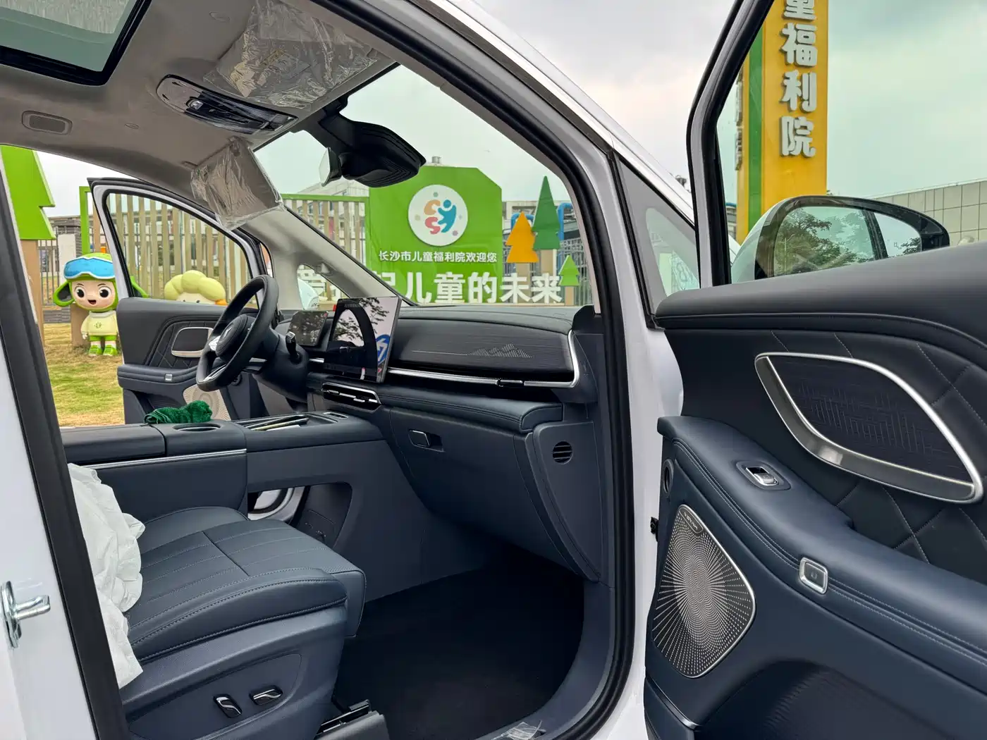 Voyah Auto Voyah Dreamer 2025 Model PHEV Basic Version фото 7