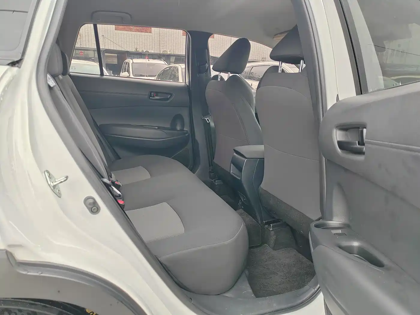 Toyota Frontlander 2023 2.0L CVT Elite Edition фото 9