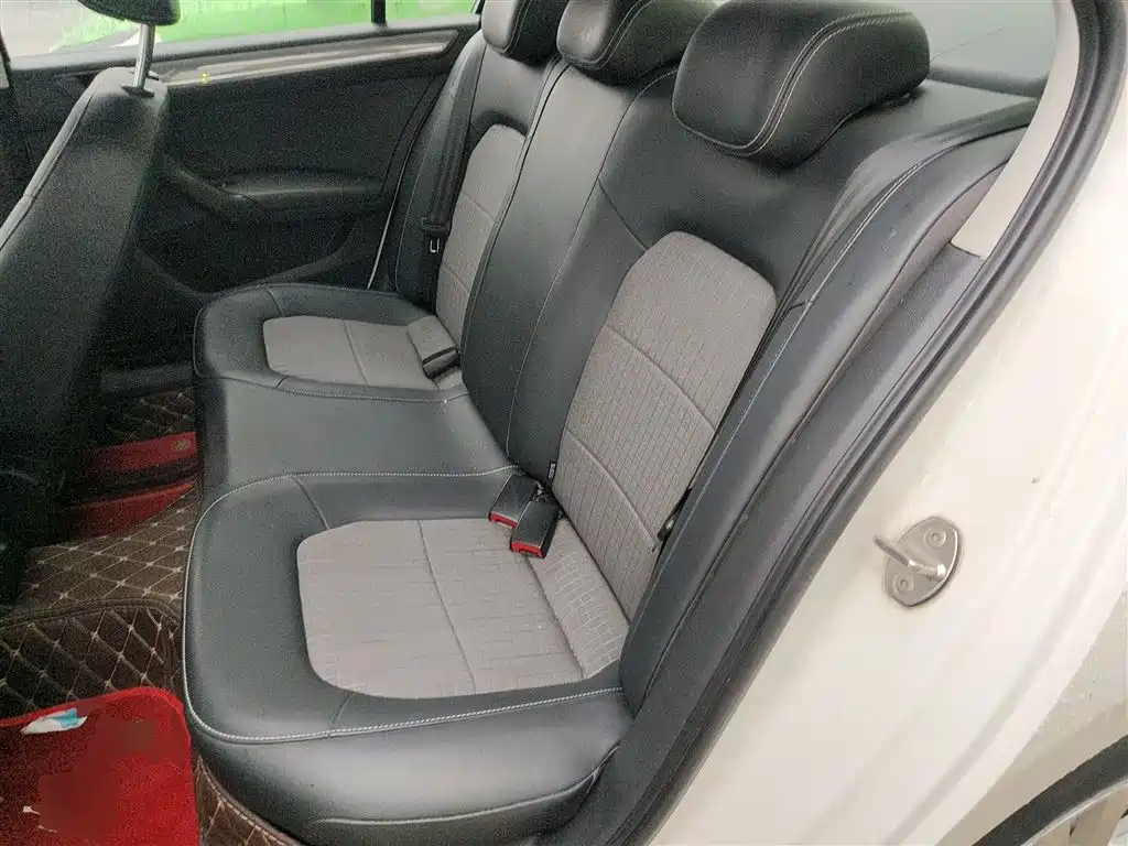 Volkswagen Santana 2016 1.6L Automatic Comfort Edition фото 13