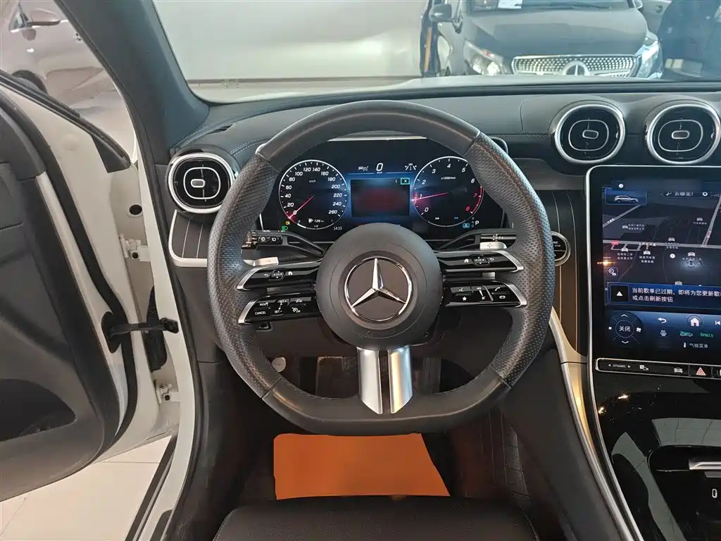 Mercedes-Benz GLC 2023 GLC 260 L 4MATIC Luxury 5-Seater фото 7