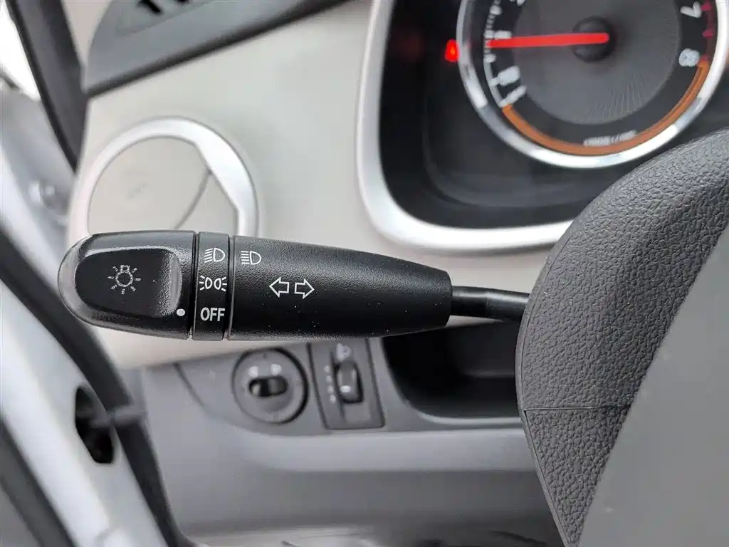 Chevrolet Sail 2015 Sail 3 1.5L Manual Ideal Sunroof Edition фото 21