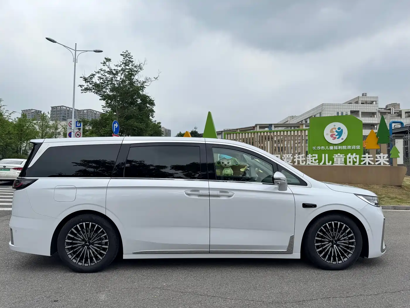 Voyah Auto Voyah Dreamer 2025 Model PHEV Basic Version фото 20