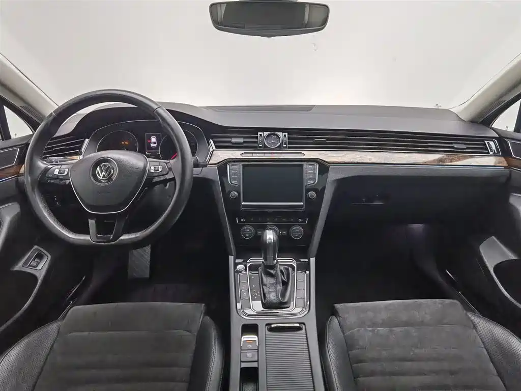 Volkswagen Magotan 2017 330TSI DSG Premium фото 5