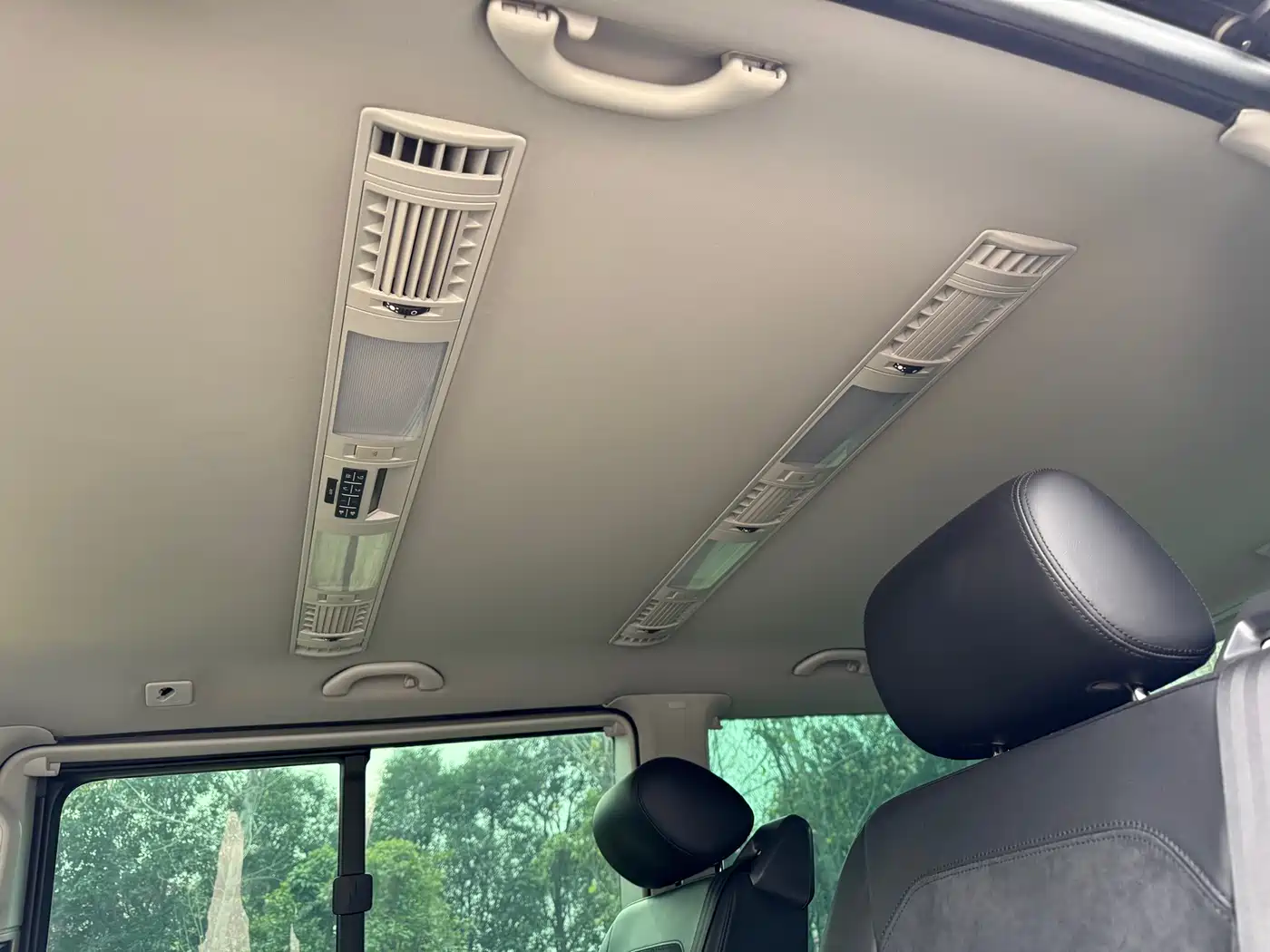 Volkswagen Multivan 2018 2.0TSI 4WD Premium Edition 7-Seater фото 18
