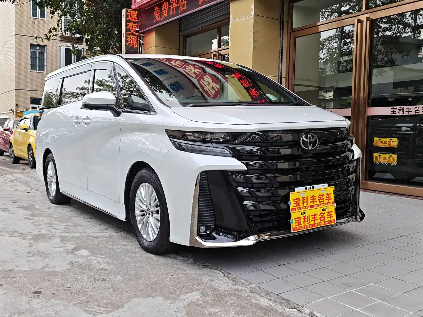 Toyota Vellfire 2025 Crown Hybrid 2.5L Ink Gold Executive Edition фото 3